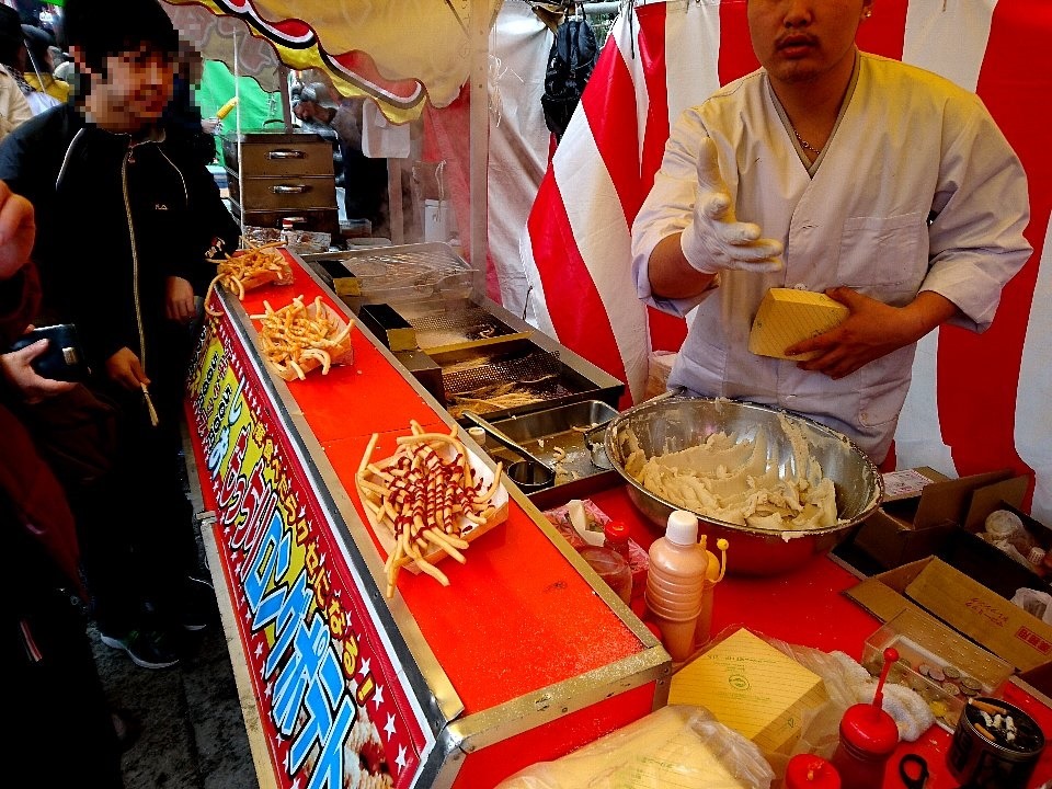 花より団子ならぬ「もっちりロングポテト」を食べたこと。（上野恩賜